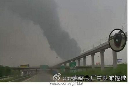 Cháy dữ dội tại nhà máy lọc dầu Trung Quốc ảnh 7