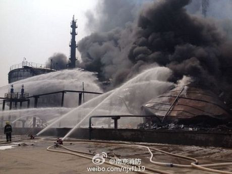Cháy dữ dội tại nhà máy lọc dầu Trung Quốc ảnh 8