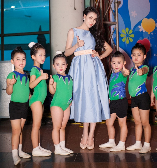 Trà Ngọc Hằng lộng lẫy làm MC Aerobic nhí Hà Nội ảnh 10