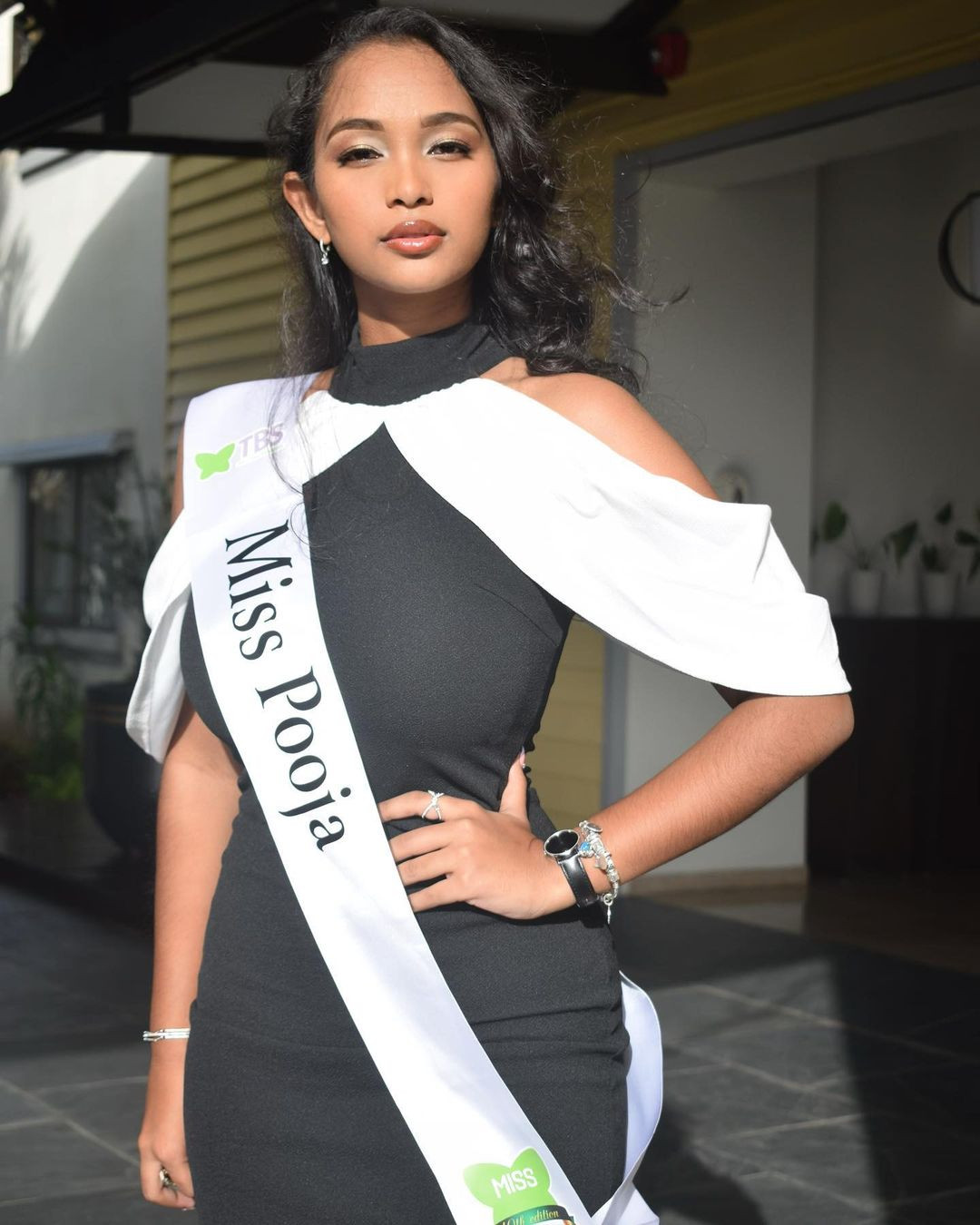 Suriname là sash hoàn toàn xa lạ với các cuộc thi sắc đẹp. Pooja Chotkan được kỳ vọng tạo nên sự bất ngờ tại cuộc thi Hoa hậu Hoàn vũ 2024.