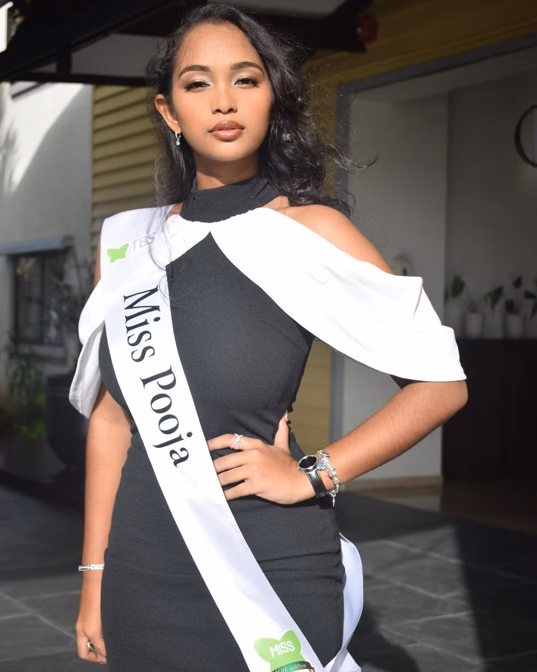 Suriname là sash hoàn toàn xa lạ với các cuộc thi sắc đẹp. Pooja Chotkan được kỳ vọng tạo nên sự bất ngờ tại cuộc thi Hoa hậu Hoàn vũ 2024.