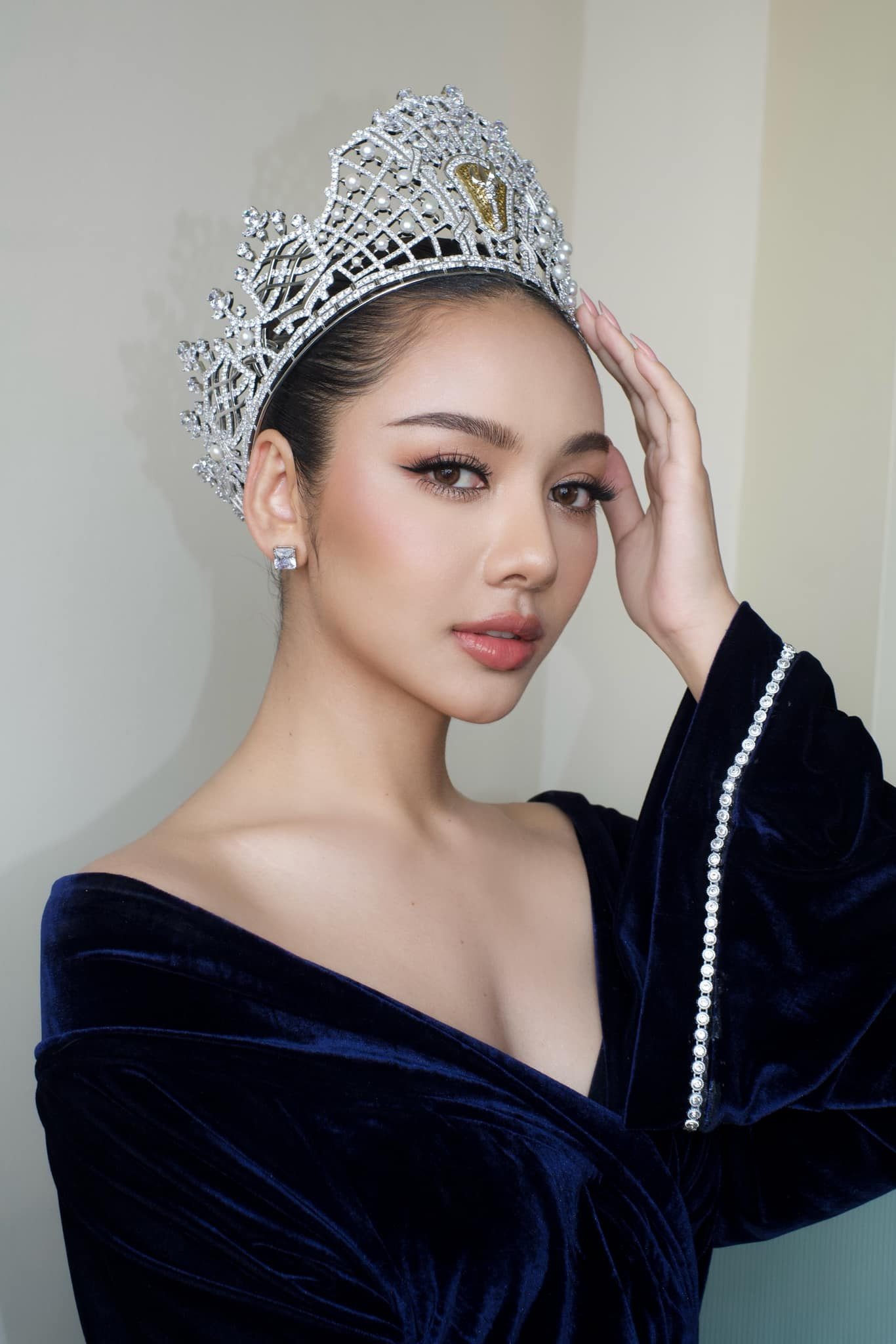 Đương kim Hoa hậu Thái Lan 2024 Dinsorsee Kernjinda.