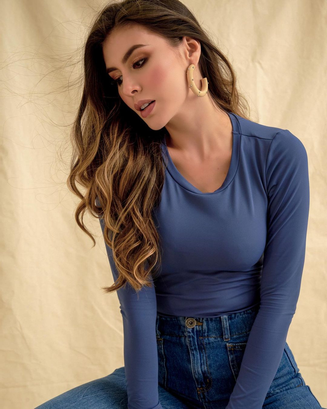 Maria cũng là người đẹp có ảnh hưởng trên mạng xã hội với trang cá nhân instagram có 327.000 người theo dõi.