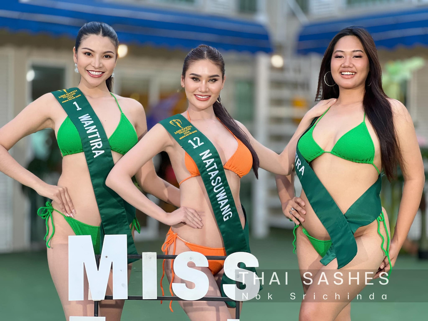 Dàn người đẹp diện bikini tông màu rực rỡ, khoe dáng ở một resort.