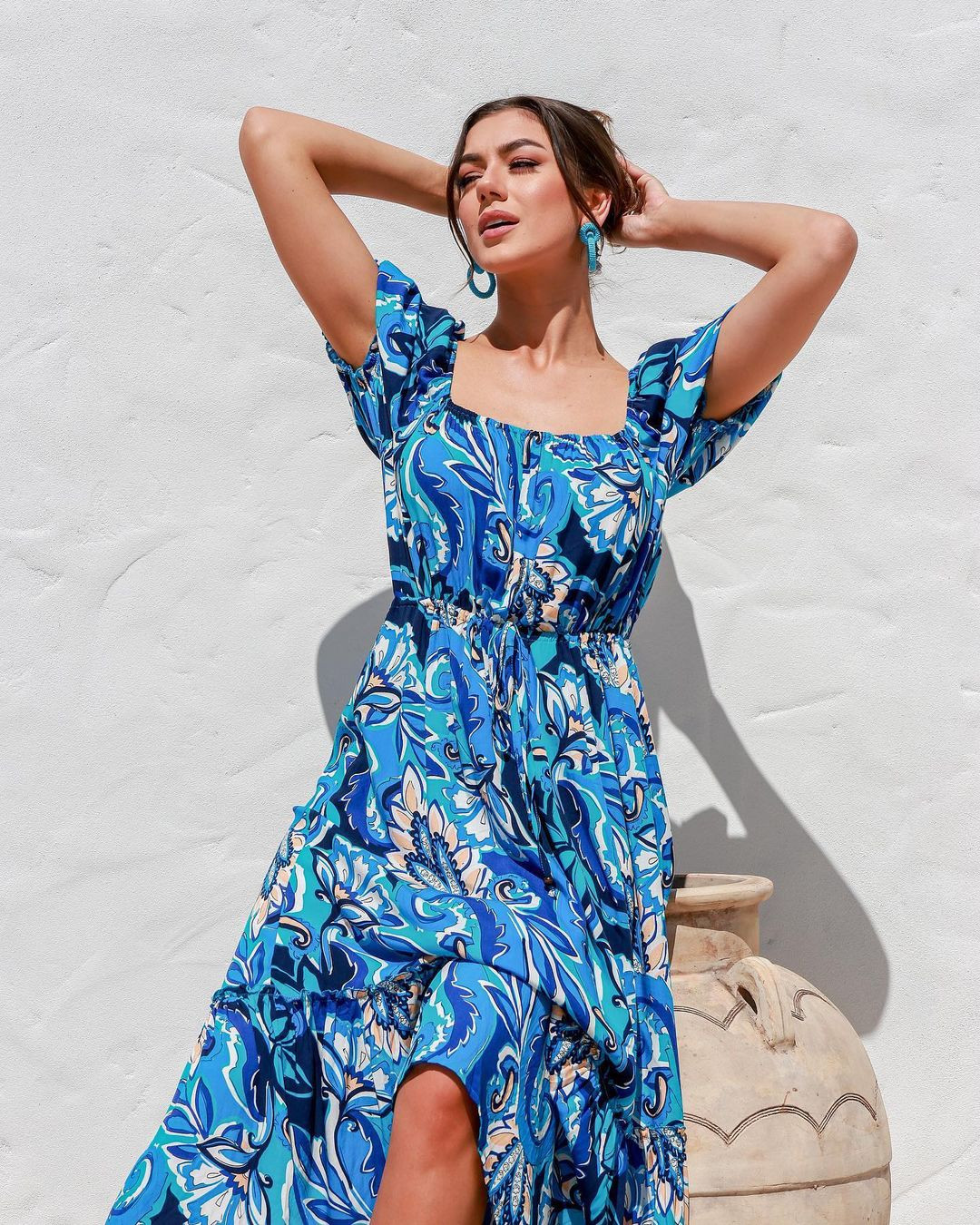 Ở tuổi 16, Jasmine đã giành chiến thắng tại Hoa hậu Thiếu niên Australia và tiếp tục đăng quang tại cuộc thi Hoa hậu Thiếu niên Hoàn vũ. Kể từ đó, người đẹp theo đuổi sự nghiệp thi hoa hậu.