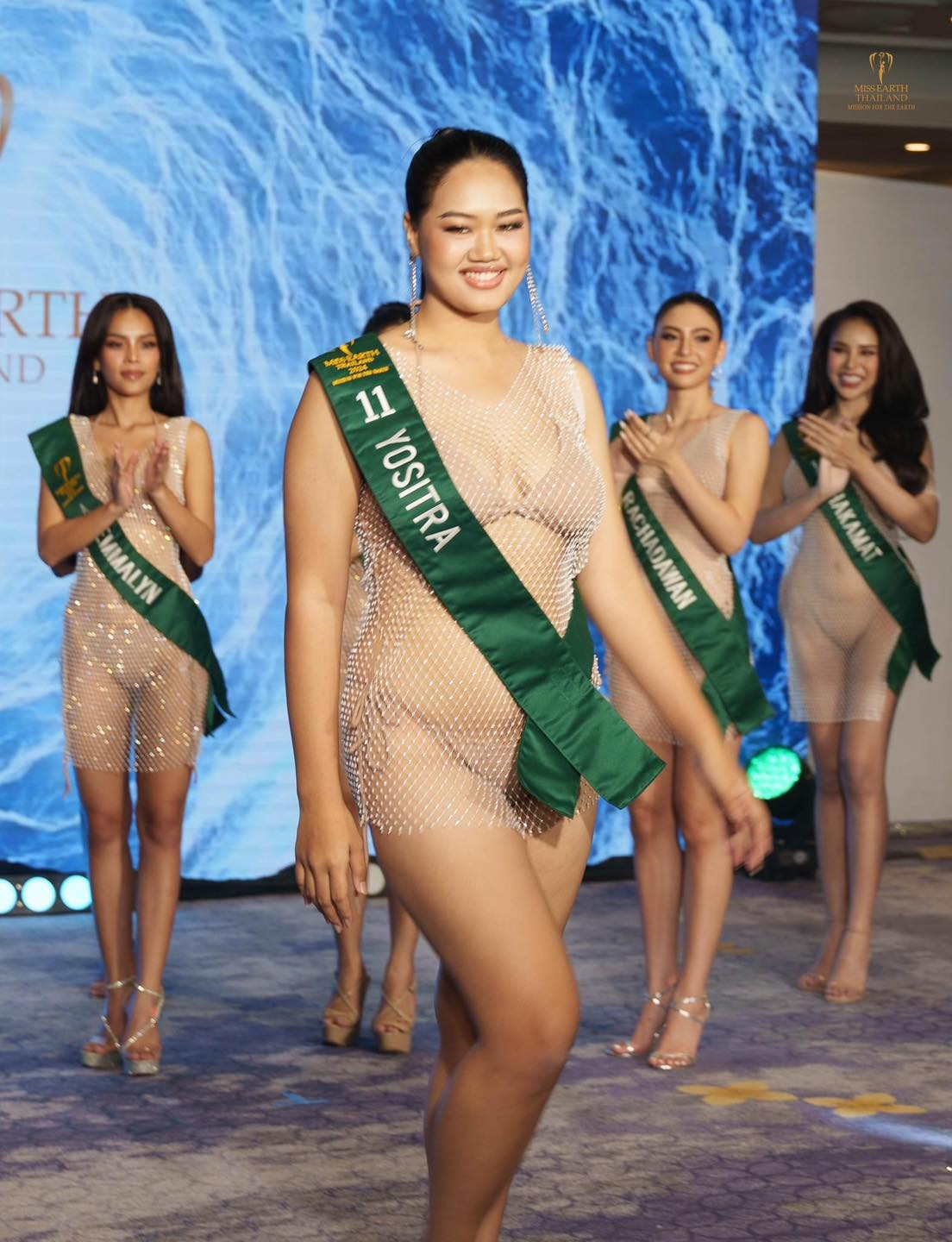 Nhiều người đẹp để lộ hình thể kém săn chắc, đùi to, vòng eo bánh mì khi trình diễn bikini.