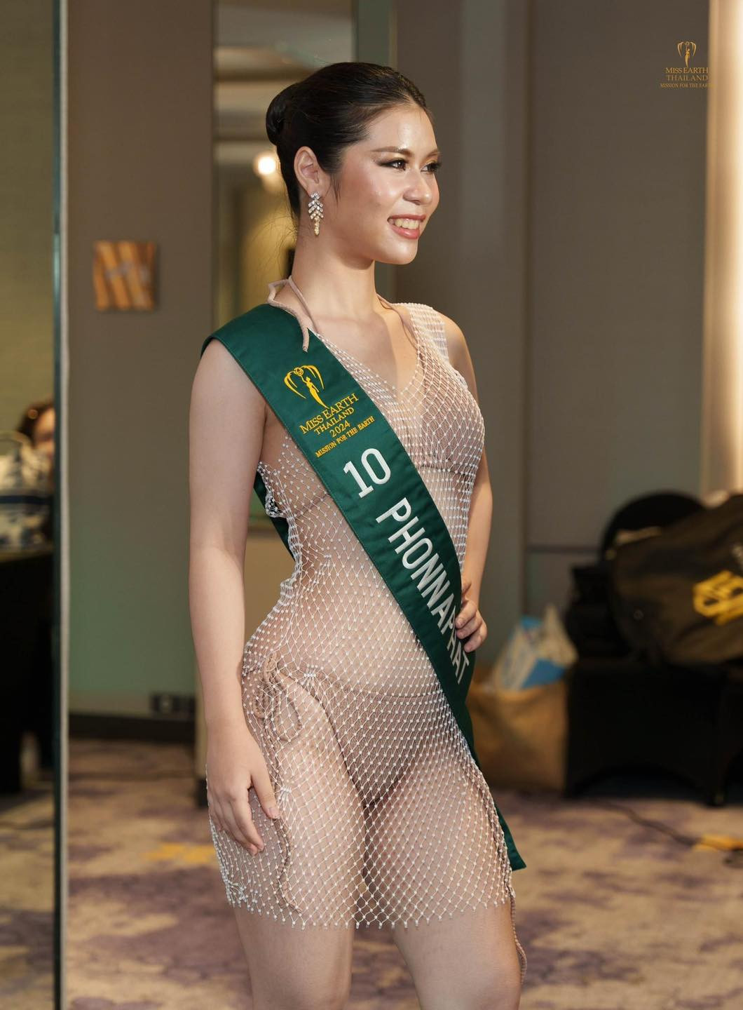 Dàn thí sinh khoe vóc dáng trước ống kính. Chất lượng hình thể của thí sinh Hoa hậu Trái Đất Thái Lan 2024 không được đánh giá cao.