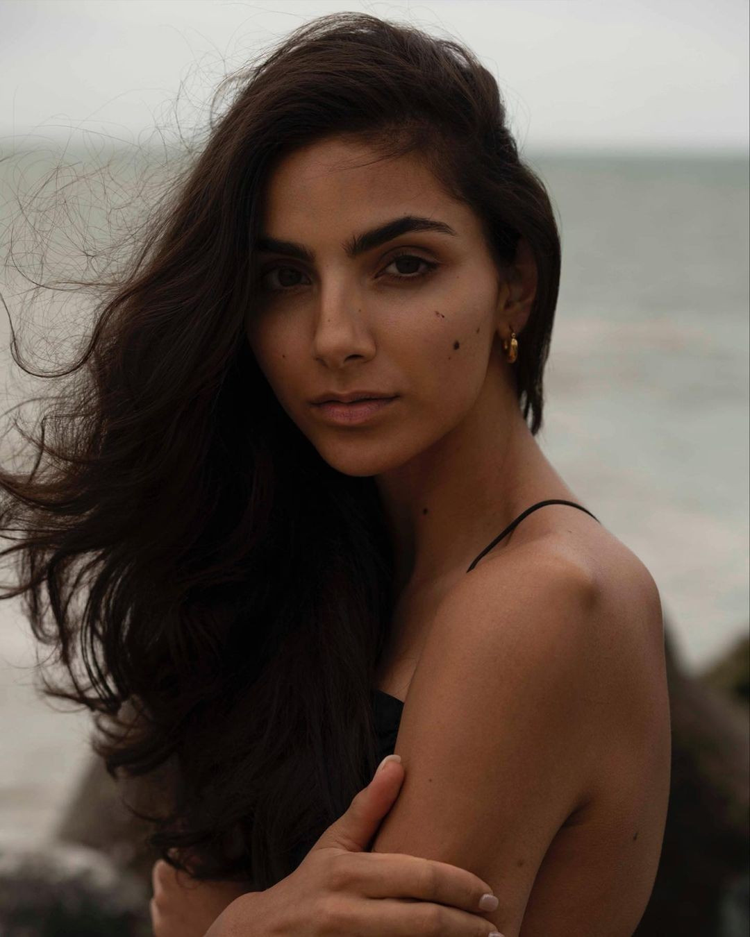 Cô đang theo đuổi bằng về sinh học và hoạt động kinh doanh, là nhà đầu tư mạo hiểm ở London, Anh.