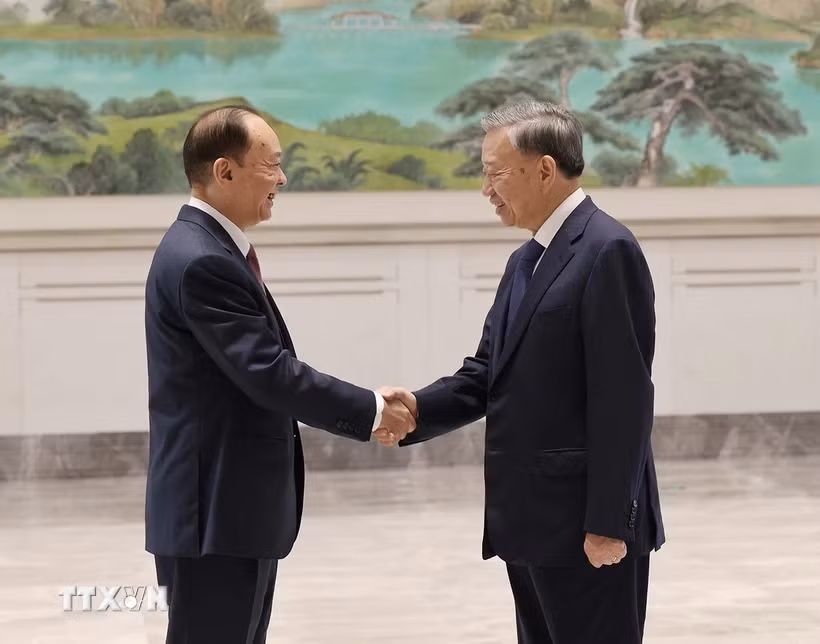 Tổng Bí thư, Chủ tịch nước Tô Lâm và Bí thư Tỉnh ủy Quảng Đông Hoàng Khôn Minh. Ảnh: TTXVN Tổng Bí thư, Chủ tịch nước Tô Lâm và Bí thư Tỉnh ủy Quảng Đông Hoàng Khôn Minh. Ảnh: TTXVN