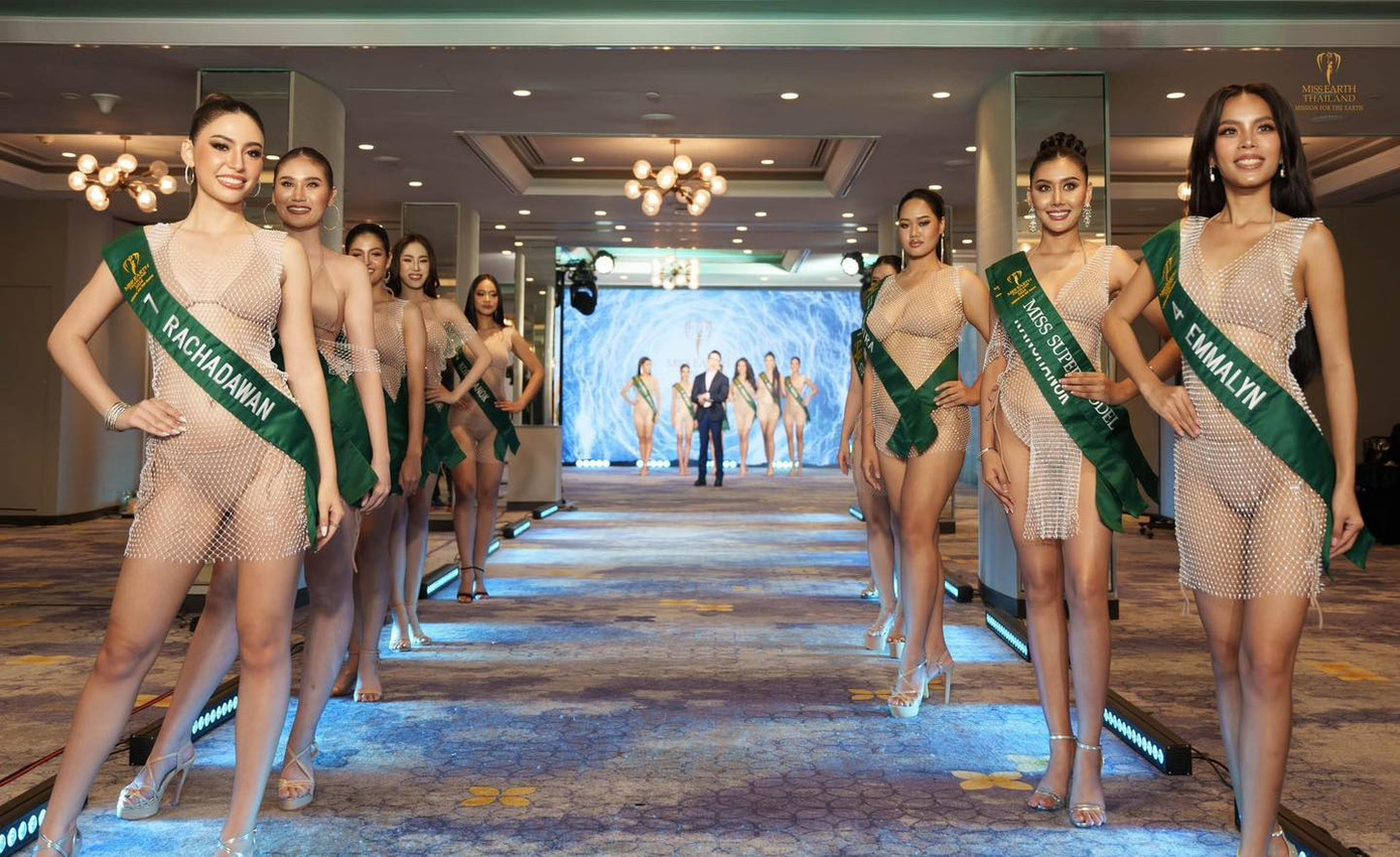 Ngày 16/8 đã diễn ra phần thi bán kết của cuộc thi Hoa hậu Trái Đất Thái Lan 2024. Trong đêm thi, 16 thí sinh trình diễn trang phục áo tắm. Đêm bán kết được tổ chức đơn giản trong nhà.