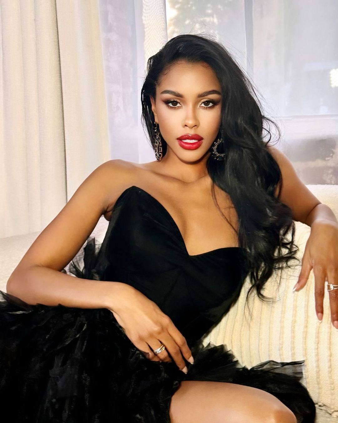 Cora cho biết điểm mạnh của cô đó là sự mạnh mẽ, tự tin và chăm chỉ. Người đẹp chia sẻ bí quyết thành công đó là quyết tâm và tập trung vào mục tiêu. "Ước mơ là cách duy nhất để đạt được thành công trong cuộc sống", cô nói.