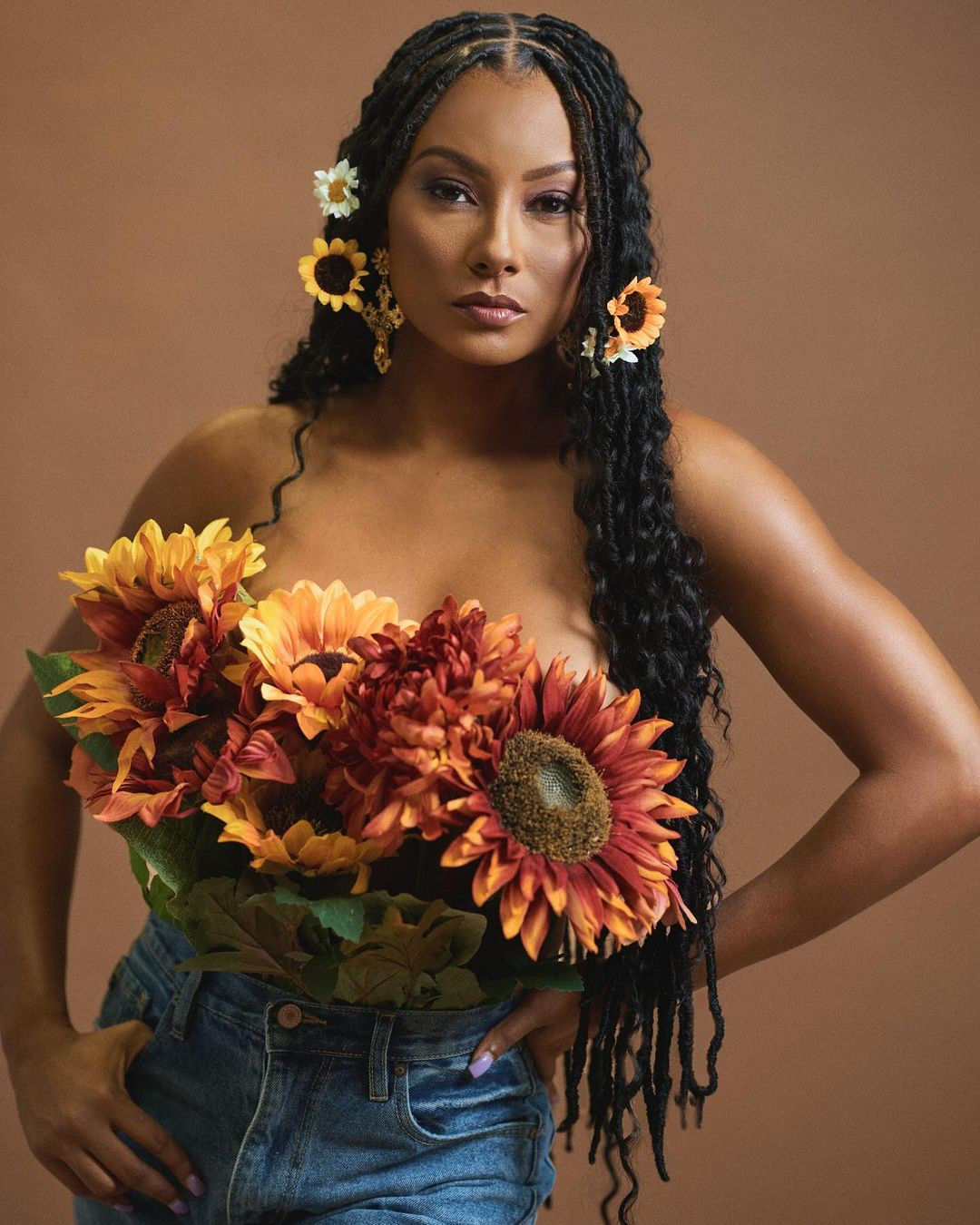 Năm 2017, Akisha tham dự cuộc thi Reina Hispanoamericana 2017 và giành giải Á hậu 1. Năm 2018, cô chiến thắng danh hiệu Miss Universe Curacao và sang Thái Lan dự thi Hoa hậu Hoàn vũ 2018, lọt vào top 10 chung cuộc.