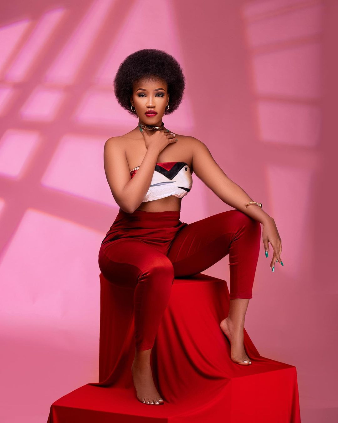 Người đẹp cho biết lý do cô quyết định tham gia các cuộc thi sắc đẹp vì bị cuốn hút với những thử thách của các cuộc thi này. Cô cho rằng những thử thách này giúp giới trẻ mang đến sự thay đổi trên thế giới. Người đẹp cho biết lý do cô quyết định tham gia các cuộc thi sắc đẹp vì bị cuốn hút với những thử thách của các cuộc thi này. Cô cho rằng những thử thách này giúp giới trẻ mang đến sự thay đổi trên thế giới.