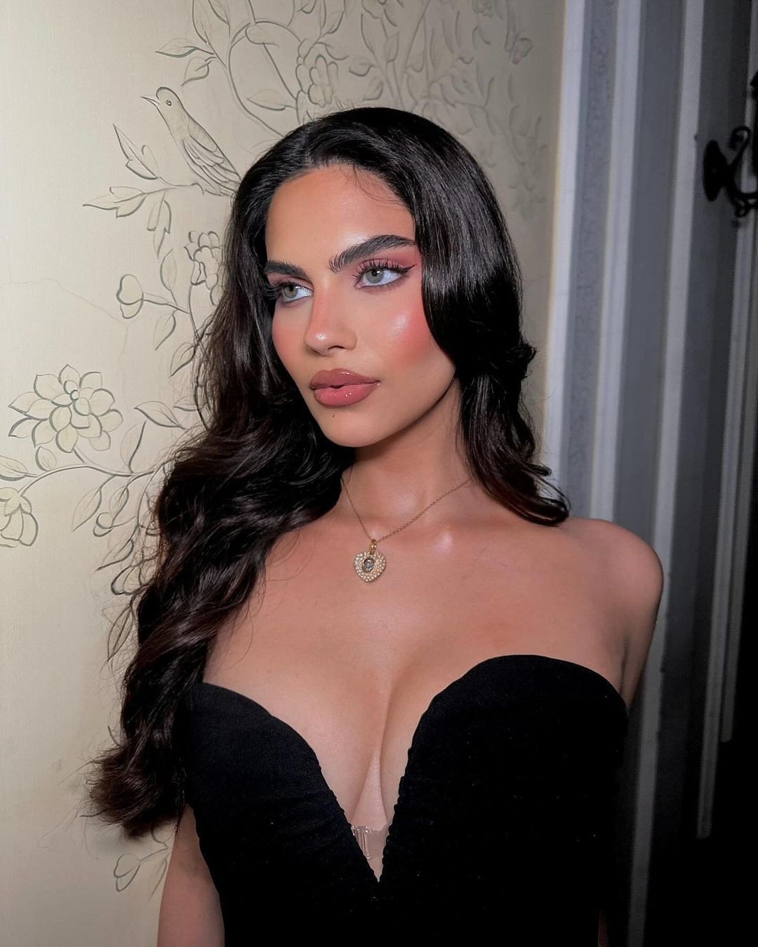 Cuộc thi năm nay có sự tham dự của 23 người đẹp. Trong số dàn thí sinh, Rachel Gupta đang được đánh giá là ứng cử viên hàng đầu cho chiếc vương miện. Cô được các diễn đàn sắc đẹp dự đoán đăng quang.