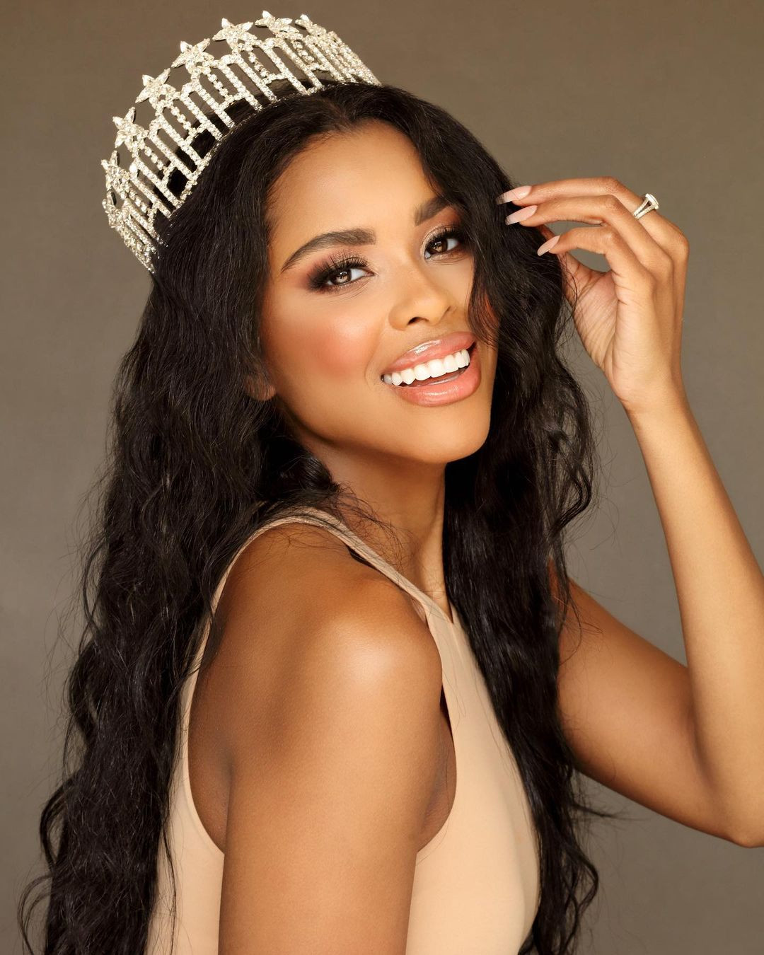 Chung kết Hoa hậu Hòa bình Mỹ 2024 đã diễn ra vào sáng 13/8 theo giờ Việt Nam. Chung cuộc, người đẹp Cora Griffen - đại diện đến từ bang Georgia - đã đăng quang ngôi vị cao nhất.