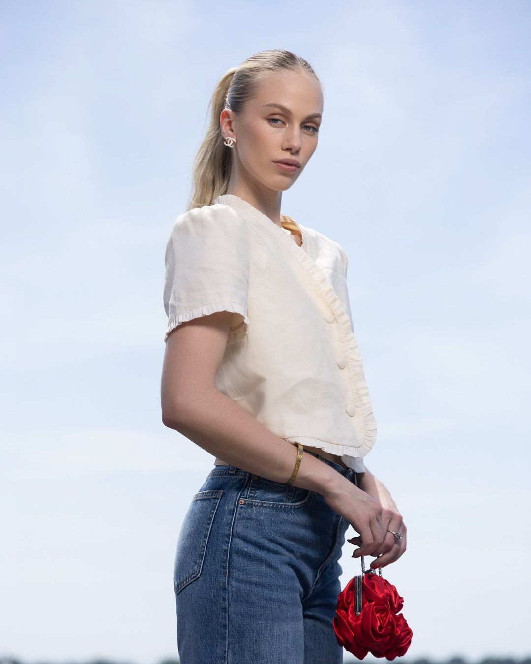 Người đẹp chia sẻ sau khi giành được vương miện Hoa hậu Hòa bình Canada 2024: "Tôi rất vui mừng khi thông báo rằng tôi là Hoa hậu Hòa bình Canada mới. Đây là giấc mơ đã trở thành sự thật và tôi rất vinh dự khi được tham gia cuộc thi Hoa hậu Hòa bình Quốc tế 2024. Cảm ơn tất cả đã ủng hộ tôi đến tận bây giờ. Tôi hy vọng khiến các bạn tự hào trên đấu trường quốc tế khi giới thiệu về dự án Ace Foundation và Wounded Warriors Canada". Người đẹp chia sẻ sau khi giành được vương miện Hoa hậu Hòa bình Canada 2024: "Tôi rất vui mừng khi thông báo rằng tôi là Hoa hậu Hòa bình Canada mới. Đây là giấc mơ đã trở thành sự thật và tôi rất vinh dự khi được tham gia cuộc thi Hoa hậu Hòa bình Quốc tế 2024. Cảm ơn tất cả đã ủng hộ tôi đến tận bây giờ. Tôi hy vọng khiến các bạn tự hào trên đấu trường quốc tế khi giới thiệu về dự án Ace Foundation và Wounded Warriors Canada".