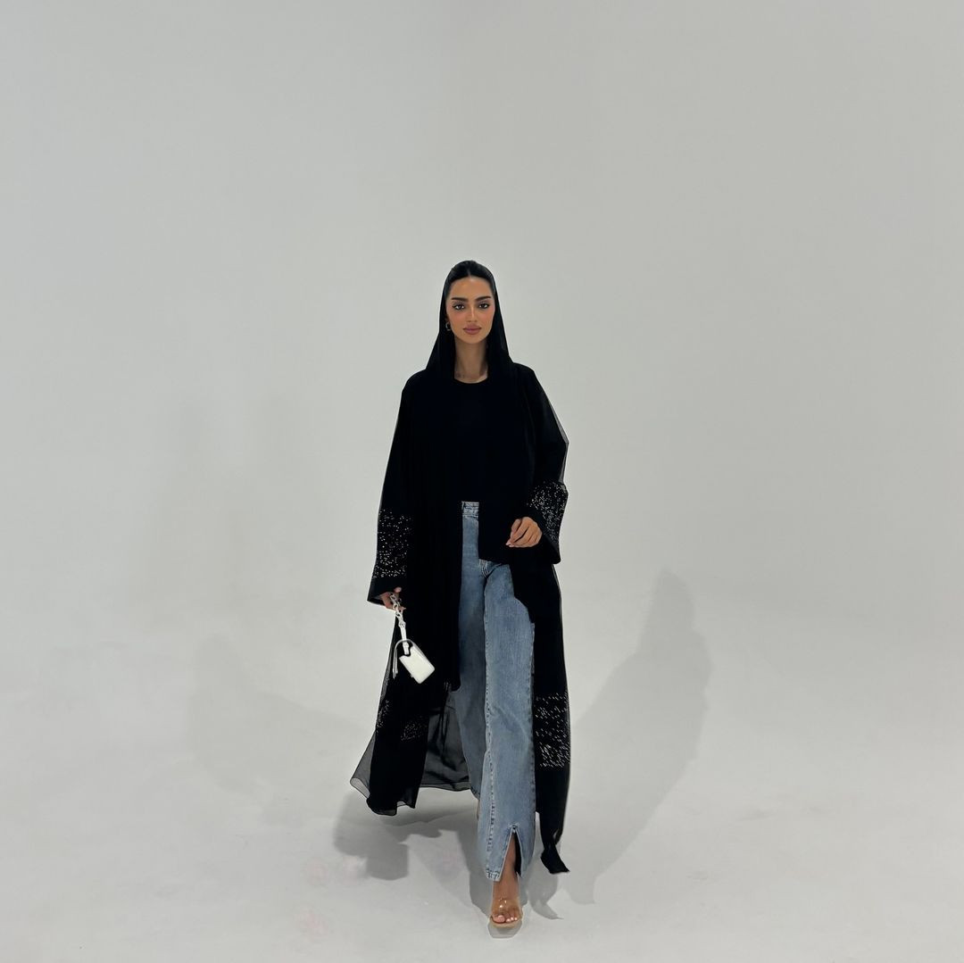 Cô hiện làm việc tại công ty tư nhân liên quan đến các hãng hàng không. Trước đây, cô đã làm việc với hãng hàng không Emirates và tình nguyện viên tại Expo COP28 với tư cách là đại diện của UAE Pavilion, nơi cô nhấn mạnh vai trò của họ trong phát triển bền vững.