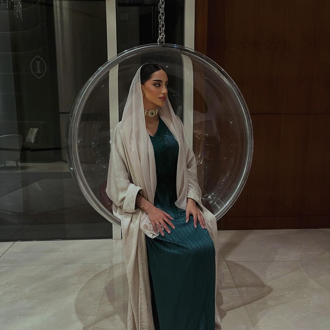 UAE chưa từng tham gia cuộc thi Hoa hậu Trái Đất. Họ cũng là sash hiếm thấy ở các cuộc thi sắc đẹp quốc tế.