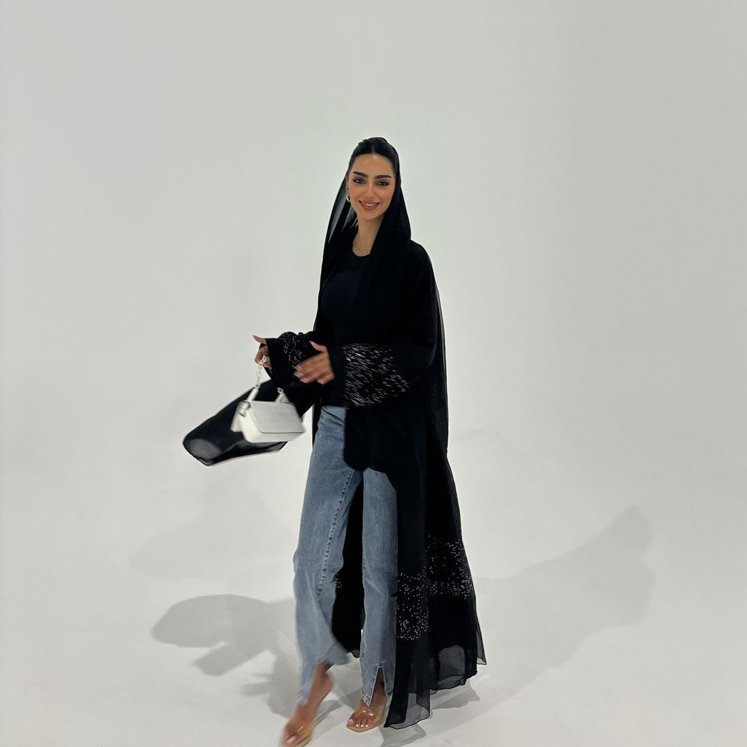 Cô hiện làm việc tại công ty tư nhân liên quan đến các hãng hàng không. Trước đây, cô đã làm việc với hãng hàng không Emirates và tình nguyện viên tại Expo COP28 với tư cách là đại diện của UAE Pavilion, nơi cô nhấn mạnh vai trò của họ trong phát triển bền vững.