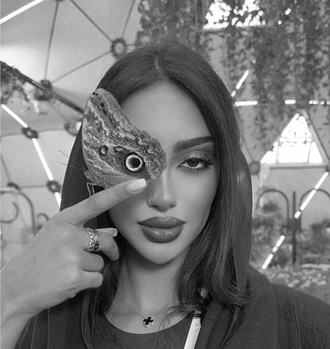 Noura đam mê ngành làm đẹp và người mẫu. Cô cũng thích cưỡi ngựa từ khi mới 10 tuổi. Cô cho biết cưỡi ngựa giúp cô kết nối với thiên nhiên và xây dựng lòng tự tin cũng như lòng dũng cảm.