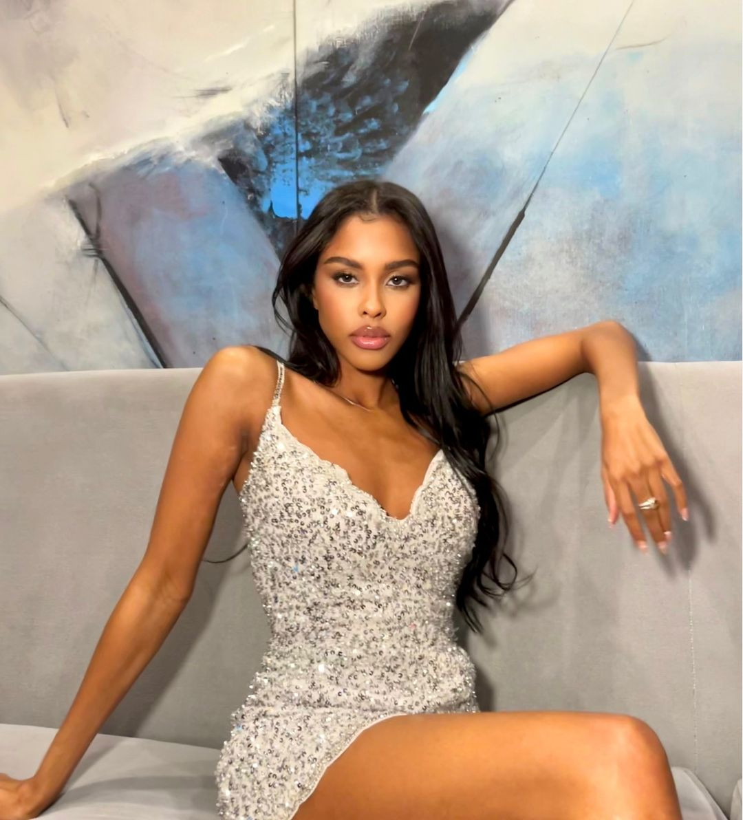 Cora cho biết điểm mạnh của cô đó là sự mạnh mẽ, tự tin và chăm chỉ. Người đẹp chia sẻ bí quyết thành công đó là quyết tâm và tập trung vào mục tiêu. "Ước mơ là cách duy nhất để đạt được thành công trong cuộc sống", cô nói.