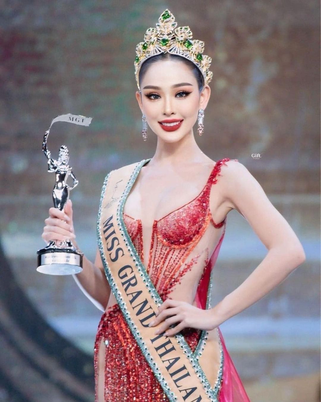 Đại diện Thái Lan - Malin Sae-lim có hơn 552.000 người theo dõi. Malin Sae-lim năm nay 28 tuổi, lai hai dòng máu Thái Lan - Singapore. Không có chiều cao nổi trội nhưng Malin Sae-lim có vóc dáng cân đối, nóng bỏng.