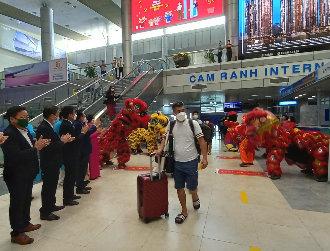 Cảng hàng không Quốc tế Cam Ranh tổ chức đón những vị khách xông đất du lịch Nha Trang - Khánh Hoà Cảng hàng không Quốc tế Cam Ranh tổ chức đón những vị khách xông đất du lịch Nha Trang - Khánh Hoà