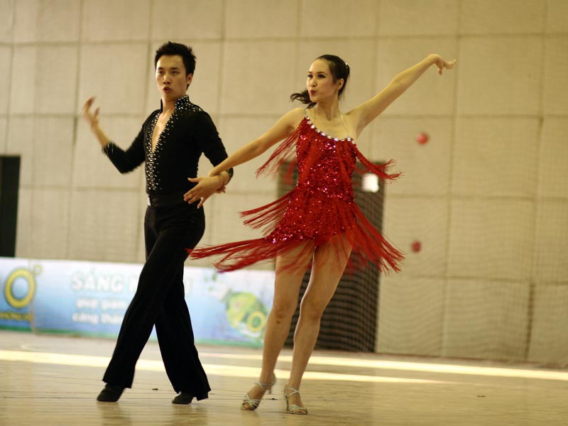 Phương Ngọc có màn trình diễn sôi động