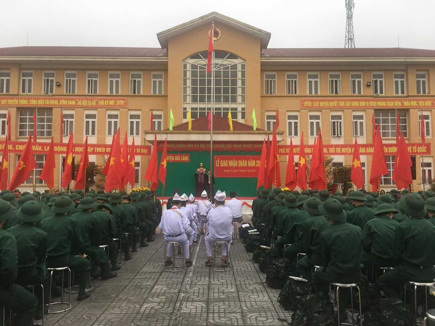 Lễ giao nhận quân ở huyện Hải Lăng.