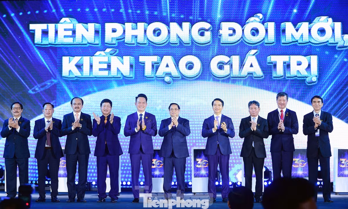 Thủ tướng Phạm Minh Chính dự lễ kỷ niệm 30 năm phong trào doanh nhân trẻ Việt Nam do Hội Doanh nhân trẻ Việt Nam tổ chức.