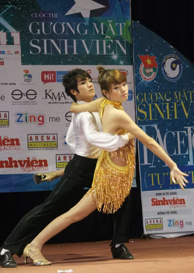 Thí sinh Đỗ Đức Năng khỏe khoắn với bước nhảy hiện đại. Khỏe khoắn với bước nhảy hiện đại