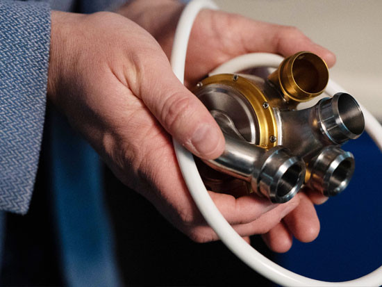 Tim nhân tạo toàn phần BiVACOR, một sản phẩm của Chương trình Nghiên cứu Đột phá về Tim nhân tạo