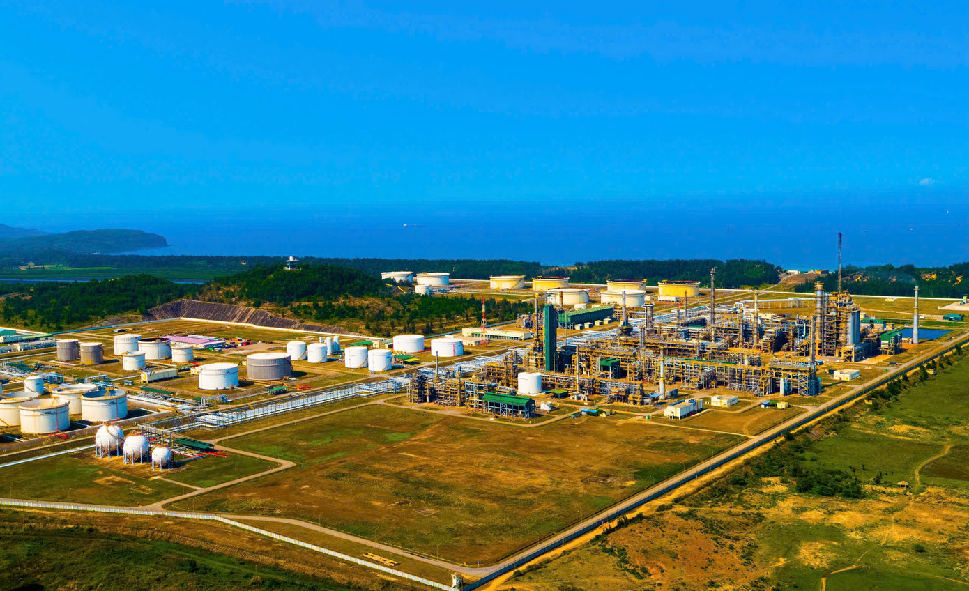 Nhà máy lọc dầu Dung Quất đóng vai trò quan trọng trong tốc độ tăng trưởng của tỉnh Quảng Ngãi. Ảnh: NN