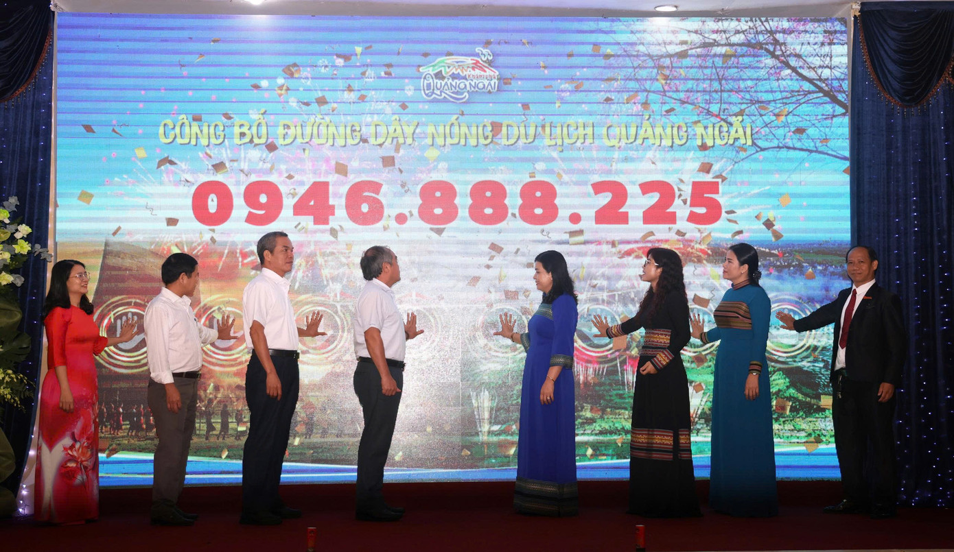 Các đại biểu thực hiện nghi thức ấn nút điện tử, chính thức công bố đường dây nóng du lịch tỉnh Quảng Ngãi. Các đại biểu thực hiện nghi thức ấn nút điện tử, chính thức công bố đường dây nóng du lịch tỉnh Quảng Ngãi.