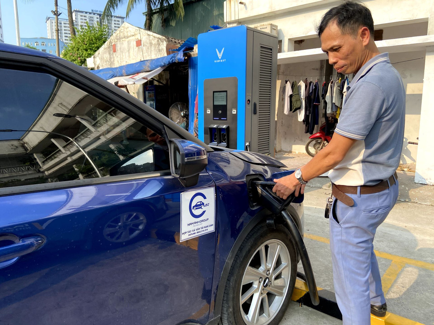 Trạm sạc nhanh quy mô lớn ngày càng nhiều giúp các chủ xe như anh Thắng thêm yên tâm với hạ tầng tiện lợi của VinFast