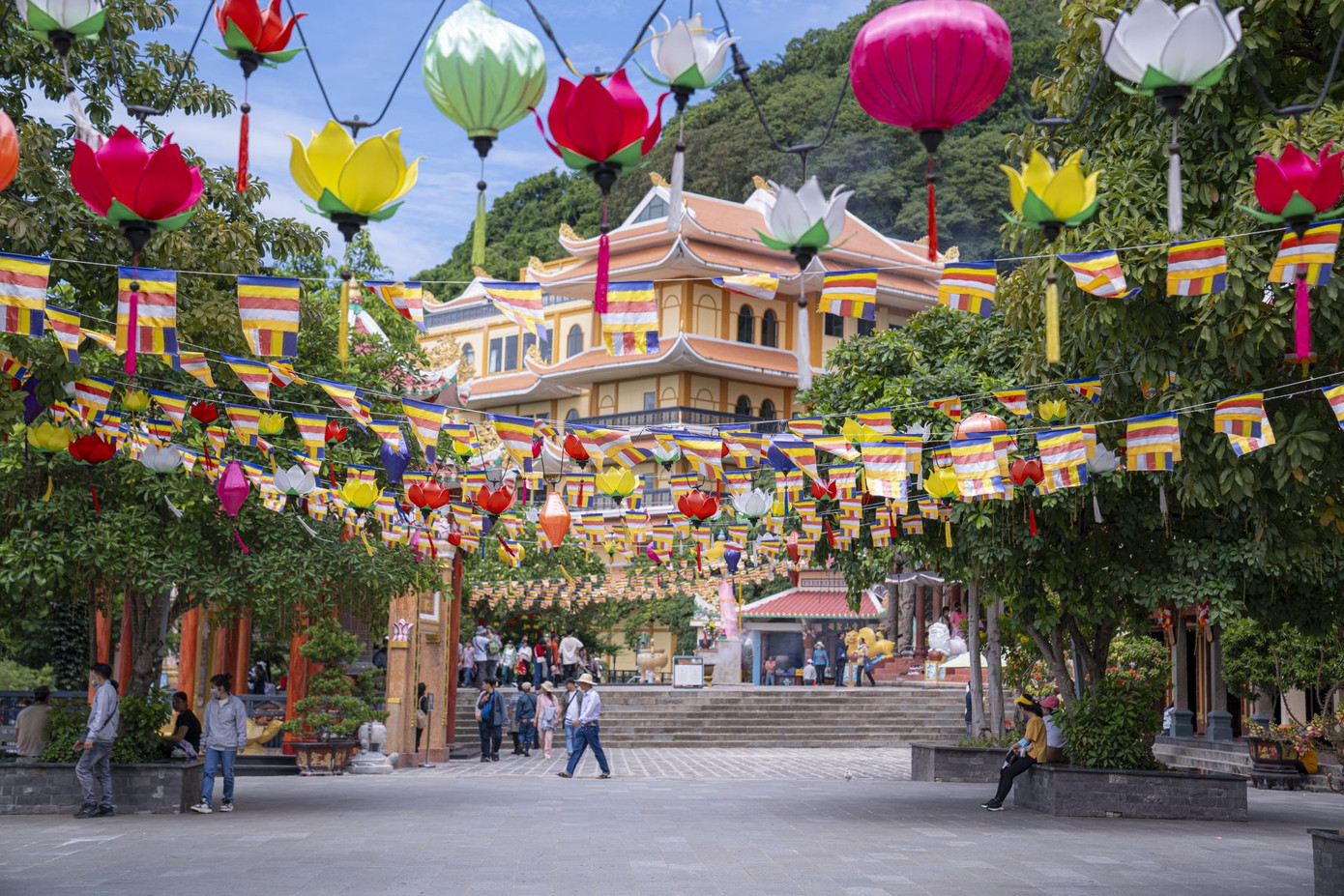 Chùa trên núi Bà Đen