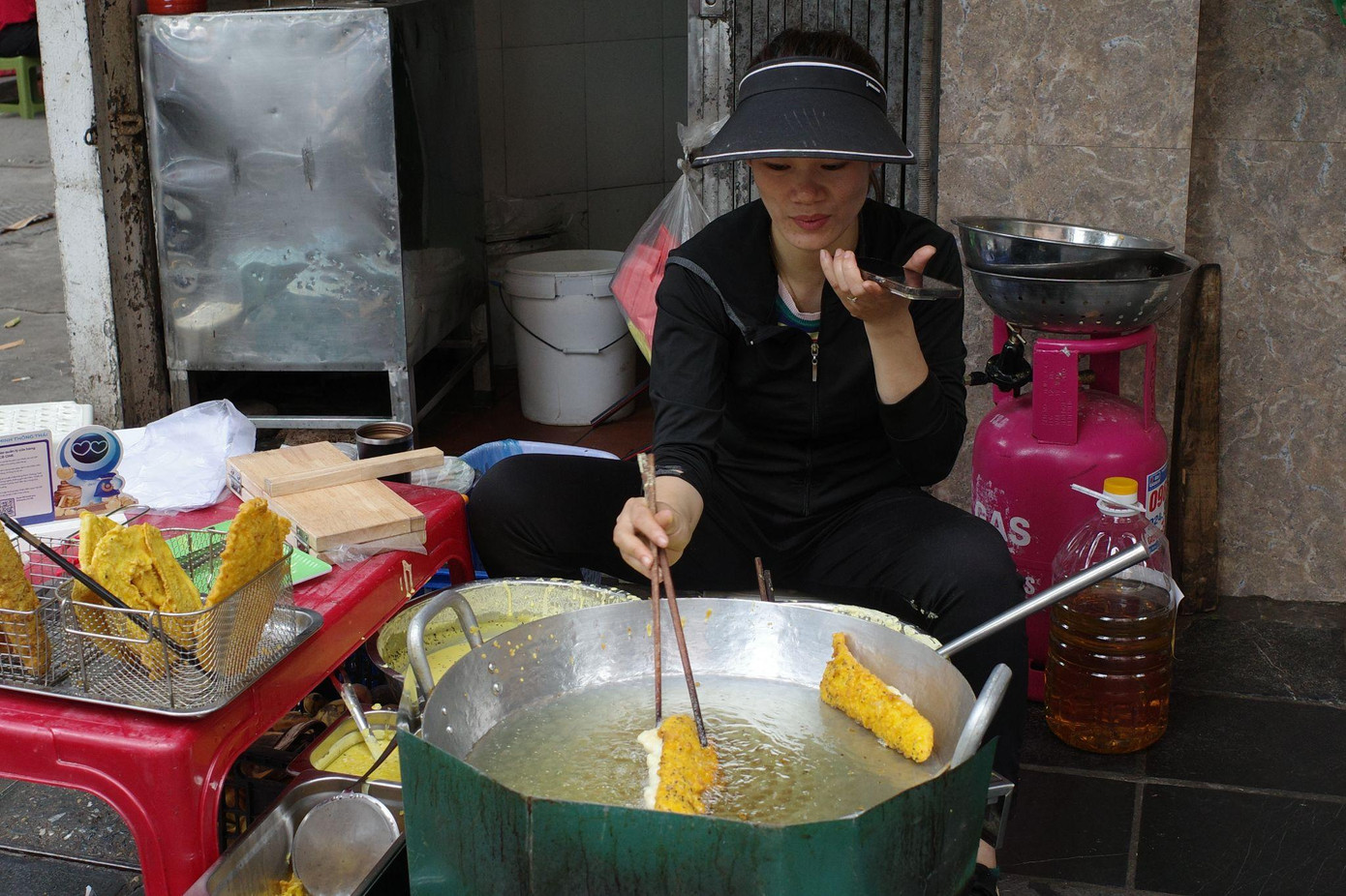 Người bán hàng lên đơn bằng AI - Ảnh: PV