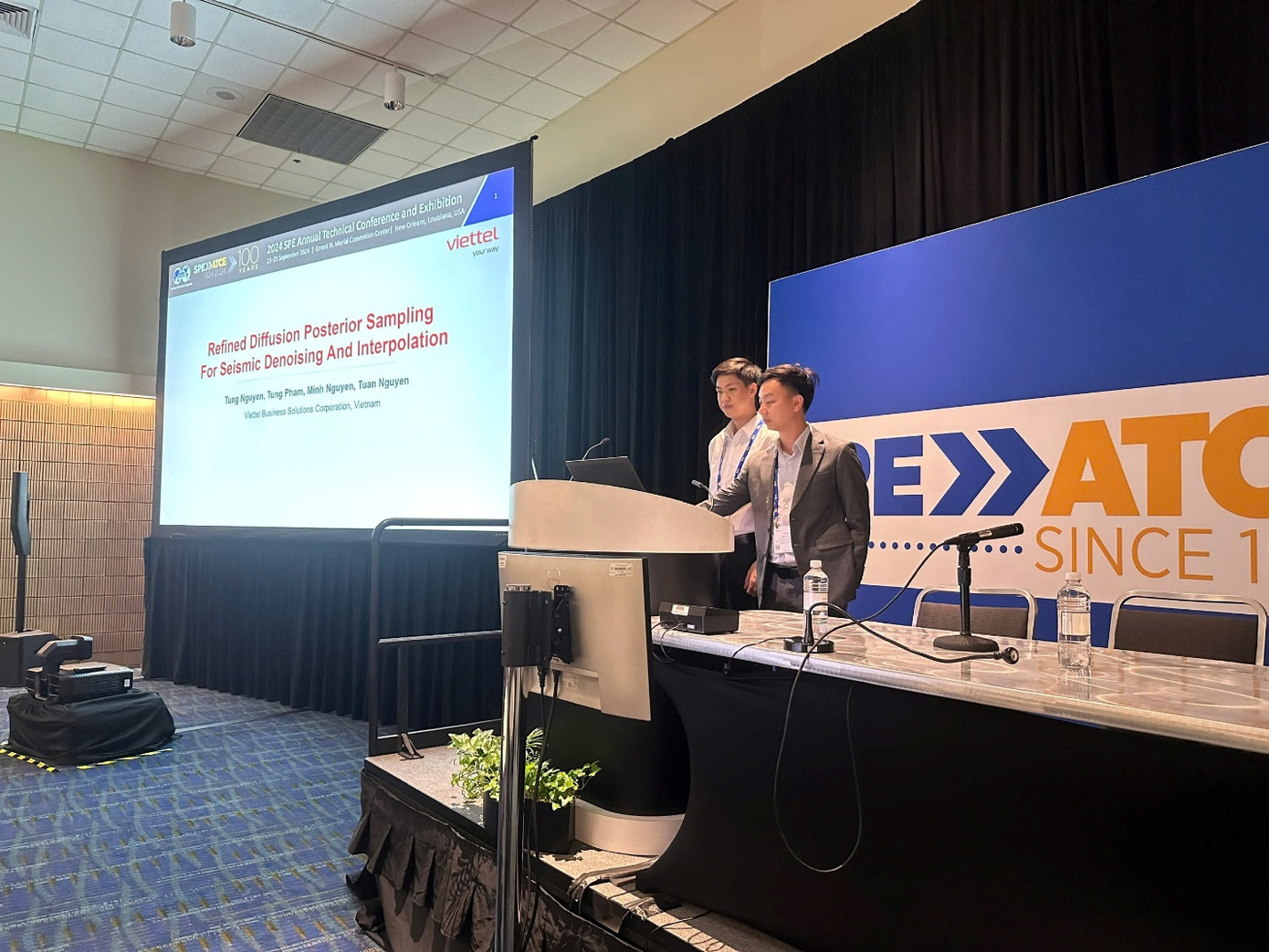 Nhân sự Viettel Solutions được chọn là diễn giả tại Hội nghị và Triển lãm Kỹ thuật Thường niên của SPE - Hiệp hội Kỹ sư Dầu khí Nhân sự Viettel Solutions được chọn là diễn giả tại Hội nghị và Triển lãm Kỹ thuật Thường niên của SPE - Hiệp hội Kỹ sư Dầu khí