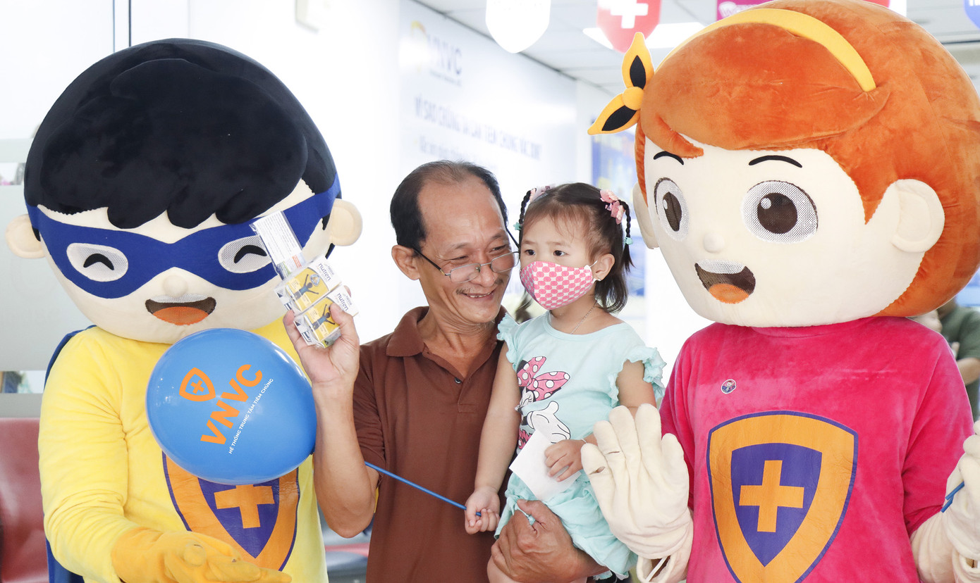 Khách hàng nhận quà tại chương trình Khách hàng nhận quà tại chương trình