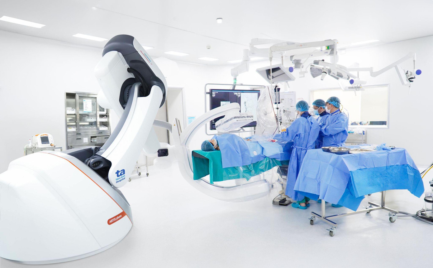 Hệ thống phòng mổ Hybrid tích hợp cánh tay Robot Artis Pheno hỗ trợ bác sĩ trong các ca phẫu thuật chấn thương phức tạp cho các vận động viên. Ảnh: BVĐK Tâm Anh Hệ thống phòng mổ Hybrid tích hợp cánh tay Robot Artis Pheno hỗ trợ bác sĩ trong các ca phẫu thuật chấn thương phức tạp cho các vận động viên. Ảnh: BVĐK Tâm Anh