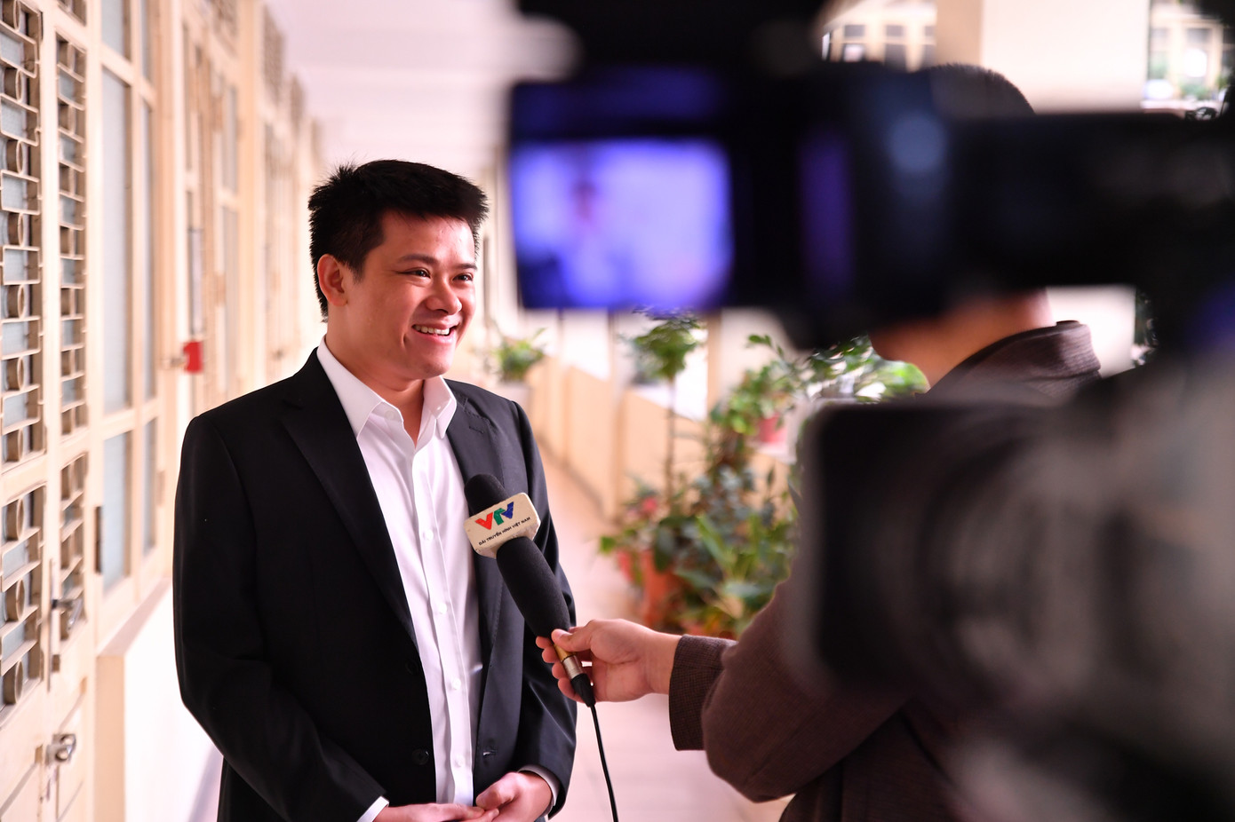 Phương pháp Linearthinking ở DOL English được đồng nghiên cứu, phát triển bởi anh Lê Đình Lực, cựu học sinh chuyên toán Trường phổ thông Năng khiếu, ĐHQG TP.HCM Phương pháp Linearthinking ở DOL English được đồng nghiên cứu, phát triển bởi anh Lê Đình Lực, cựu học sinh chuyên toán Trường phổ thông Năng khiếu, ĐHQG TP.HCM