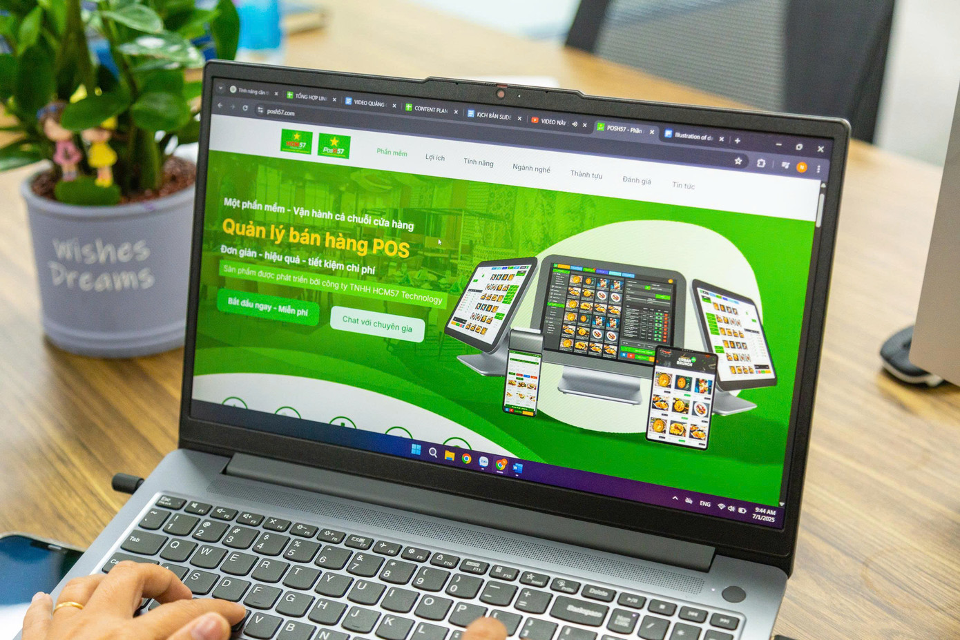 Toàn bộ quy trình từ quản lý đơn hàng, kiểm soát tồn kho, quản trị nhân viên, theo dõi thu chi cho đến phát hành hóa đơn điện tử…đều được xử lý khép kín trên một nền tảng duy nhất.