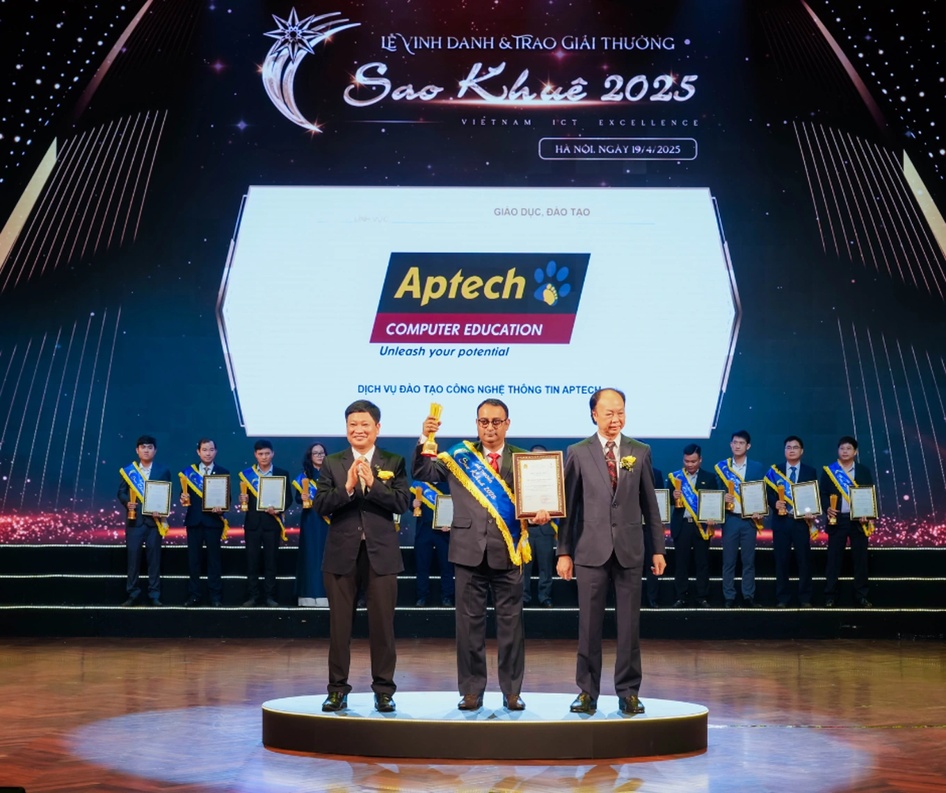 Tập đoàn Aptech nhận cúp “Đơn vị Đào tạo CNTT Xuất sắc” tại Giải thưởng Sao Khuê 2025 Tập đoàn Aptech nhận cúp “Đơn vị Đào tạo CNTT Xuất sắc” tại Giải thưởng Sao Khuê 2025