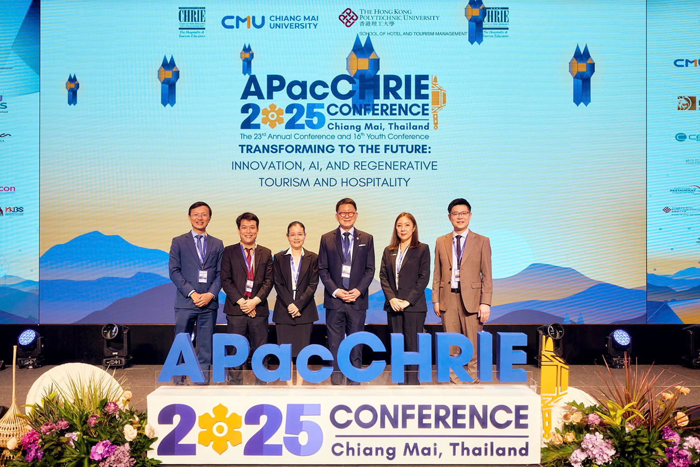 Nhóm nghiên cứu của ĐH Duy Tân chụp hình lưu niệm cùng Ban Tổ chức Hội thảo APacCHRIE 2025 Nhóm nghiên cứu của ĐH Duy Tân chụp hình lưu niệm cùng Ban Tổ chức Hội thảo APacCHRIE 2025