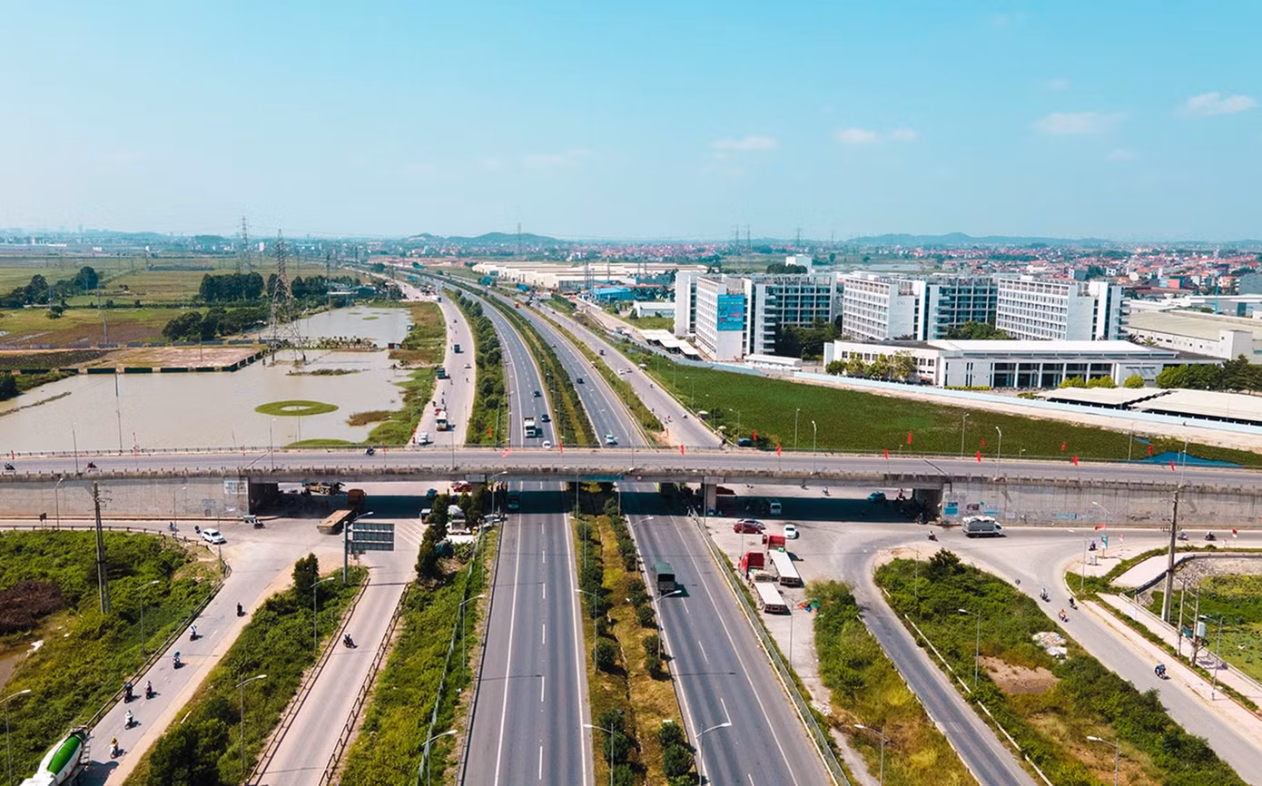 Bắc Giang tiếp tục tập trung mở rộng một số tuyến đường kết nối giữa cảng và đường bộ. (Ảnh: bacgiang.gov.vn) Bắc Giang tiếp tục tập trung mở rộng một số tuyến đường kết nối giữa cảng và đường bộ. (Ảnh: bacgiang.gov.vn)