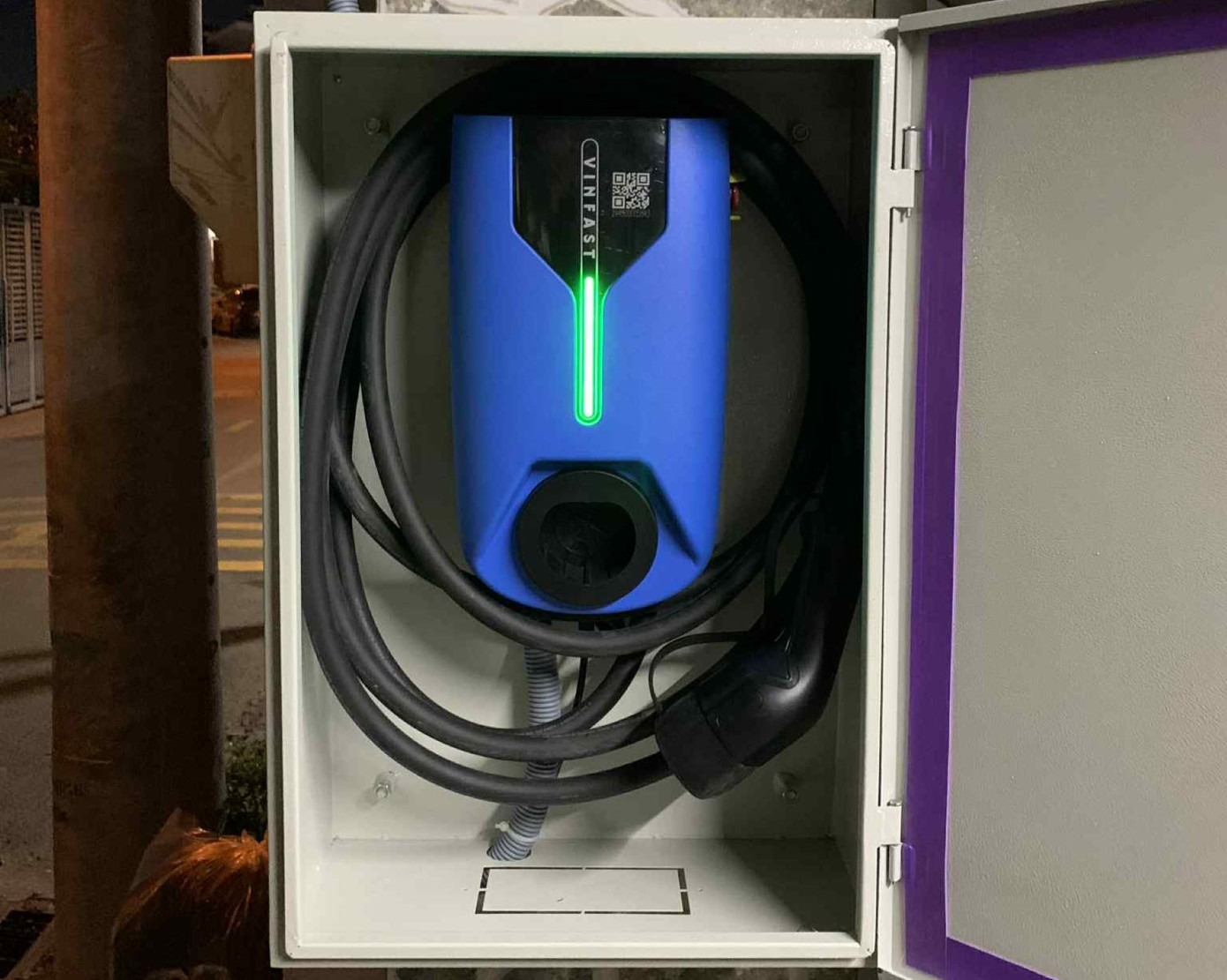 Phụ kiện cho trụ sạc nhượng quyền đều do V-Green cung cấp. Phụ kiện cho trụ sạc nhượng quyền đều do V-Green cung cấp.