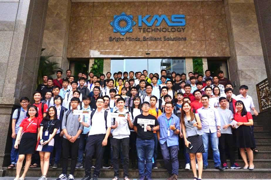 Sinh viên Aptech thuộc 2 cơ sở 35/6 Đường D5 (P.Thạnh Mỹ Tây) và 778/10 Nguyễn Kiệm trong buổi tham quan thực tế tại doanh nghiệp Sinh viên Aptech thuộc 2 cơ sở 35/6 Đường D5 (P.Thạnh Mỹ Tây) và 778/10 Nguyễn Kiệm trong buổi tham quan thực tế tại doanh nghiệp