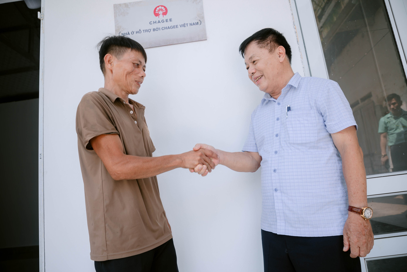 Những người nông nhân có hoàn cảnh khó khăn tại La Bằng (Thái Nguyên) nhận hỗ trợ xoá nhà tạm Những người nông nhân có hoàn cảnh khó khăn tại La Bằng (Thái Nguyên) nhận hỗ trợ xoá nhà tạm