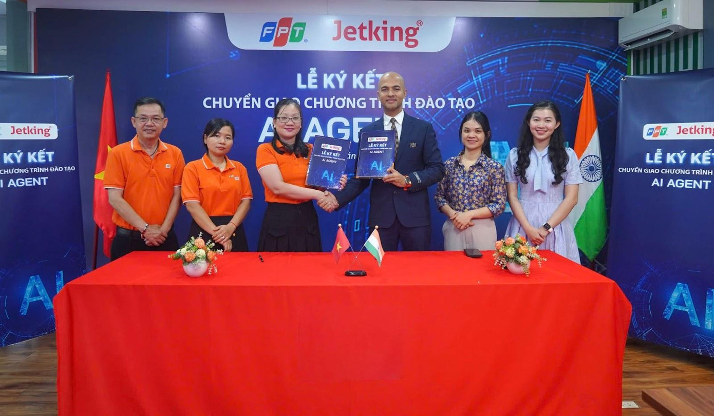 Ông Harsh Bharwani – CEO Học viện Jetking Ấn Độ và bà Lê Thị Hồng Hạnh, tập đoàn FPT tại lễ ký kết Ông Harsh Bharwani – CEO Học viện Jetking Ấn Độ và bà Lê Thị Hồng Hạnh, tập đoàn FPT tại lễ ký kết