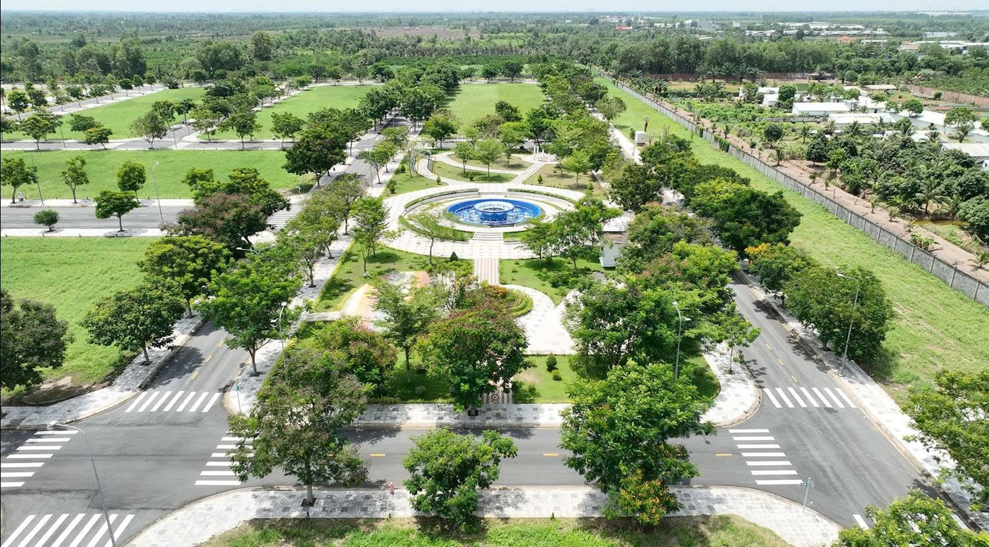 Hạ tầng đã hoàn thiện, hệ thống điện nước đạt 100%, đường rộng 12–30m, không gian phủ xanh sẵn sàng đón cư dân an cư